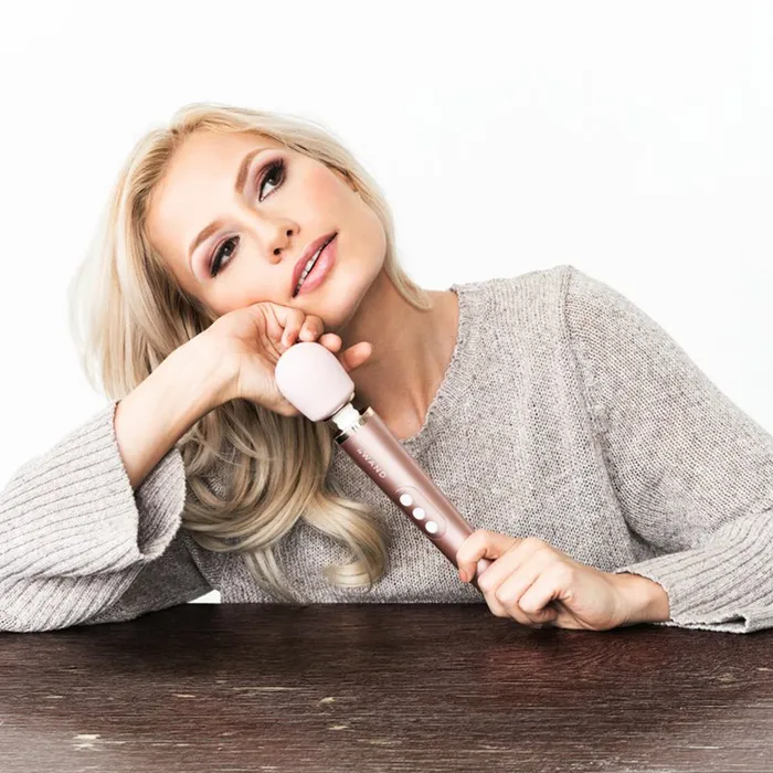 Le Wand Petite Entrenue Vibrators